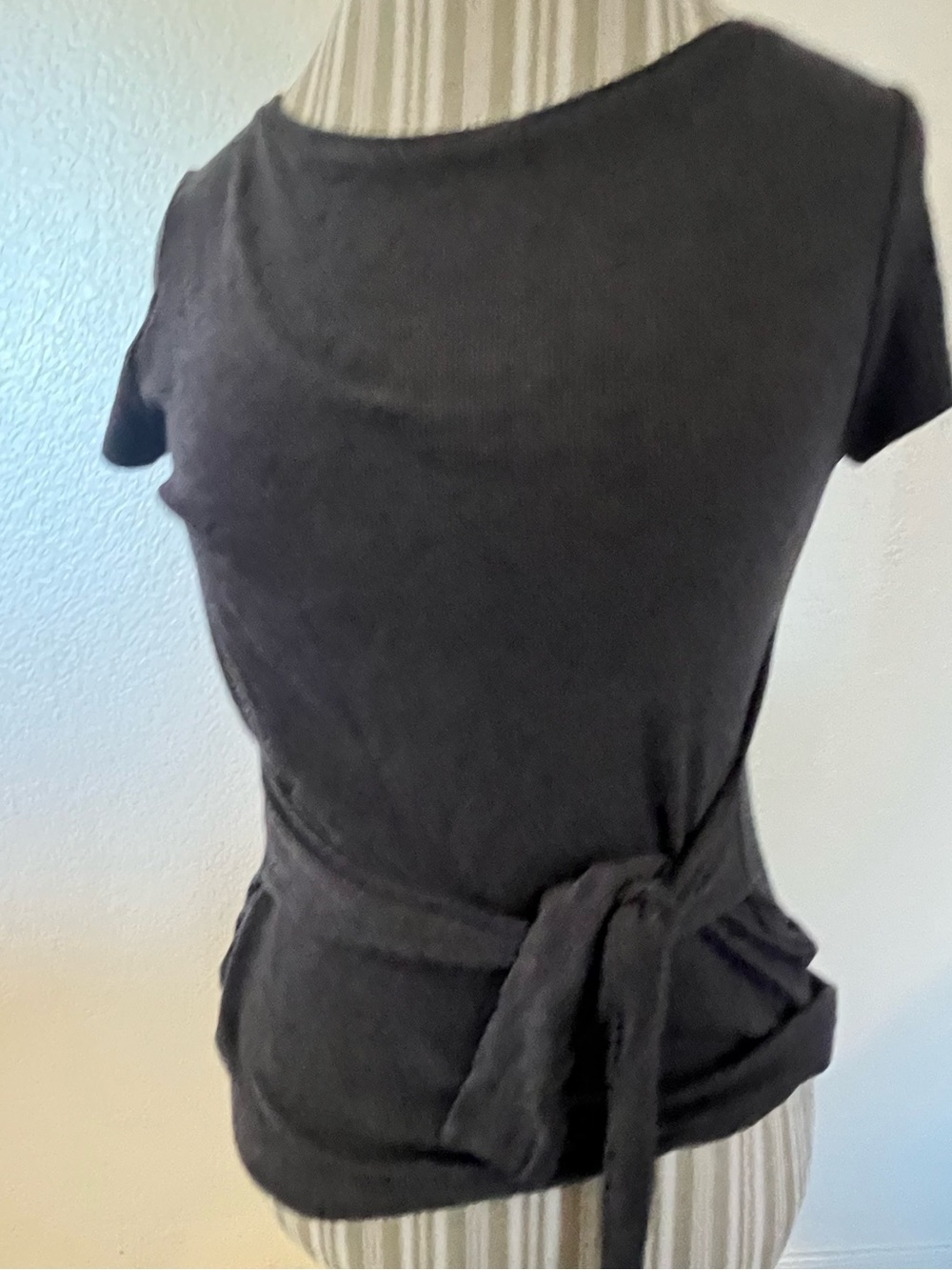 Classic Short-Sleeve Tie-Waist Top - Charcoal